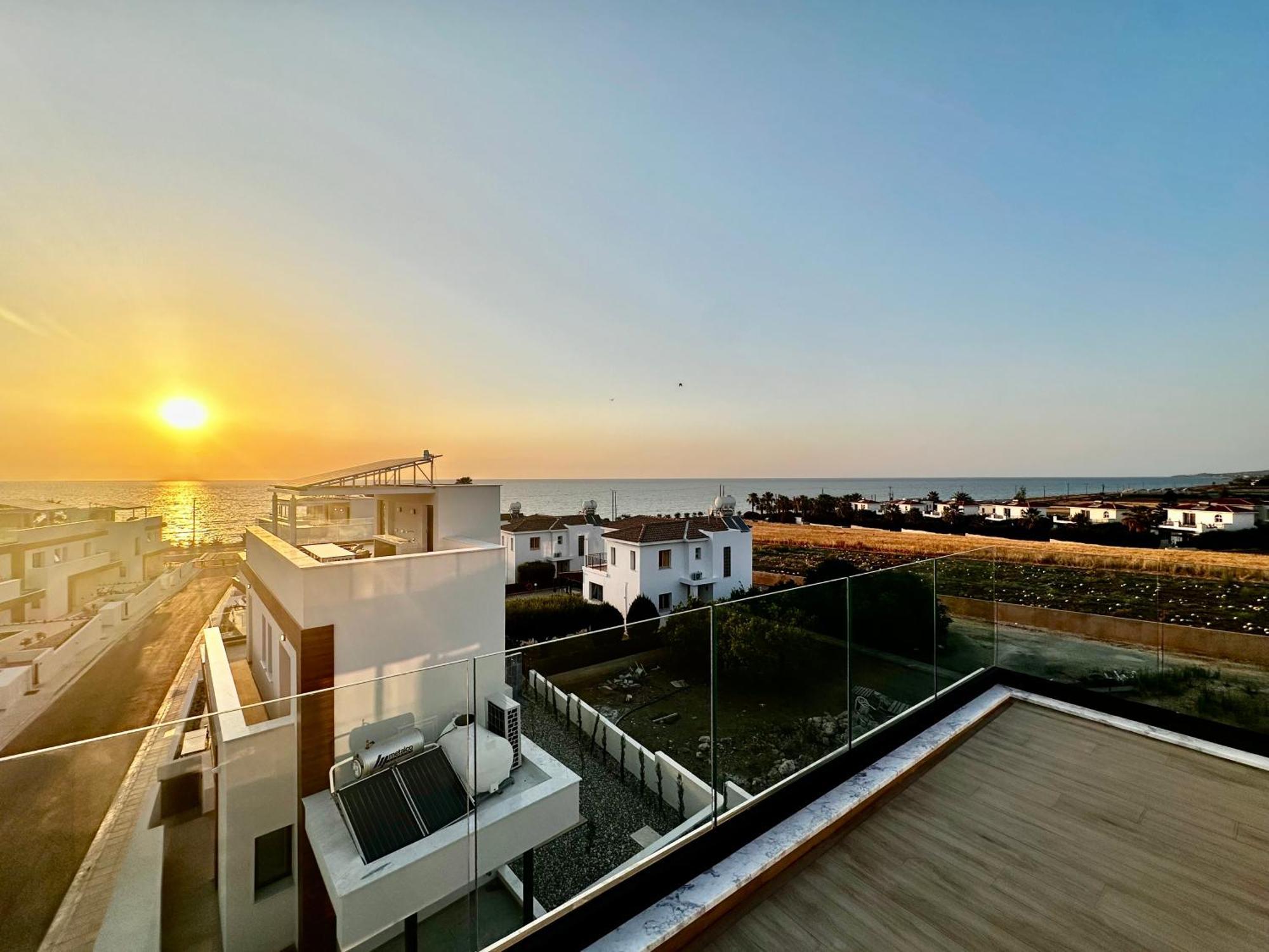 Santa Barbara Seafront Villas W Jacuzzi Pool Paphos Esterno foto