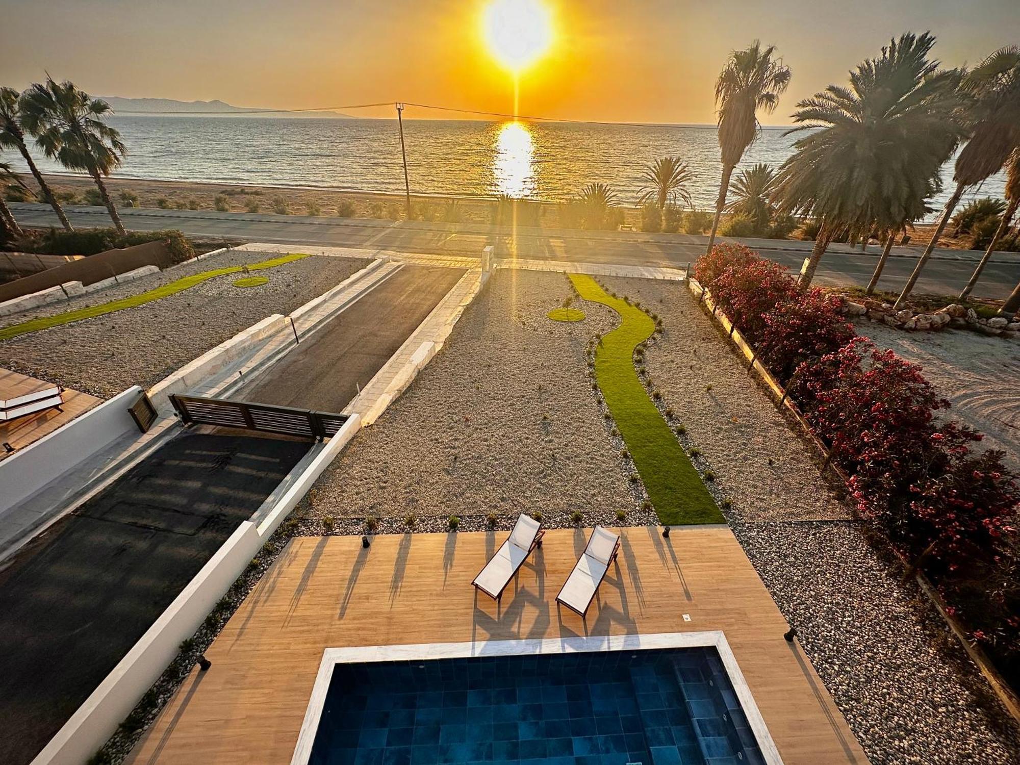 Santa Barbara Seafront Villas W Jacuzzi Pool Paphos Esterno foto